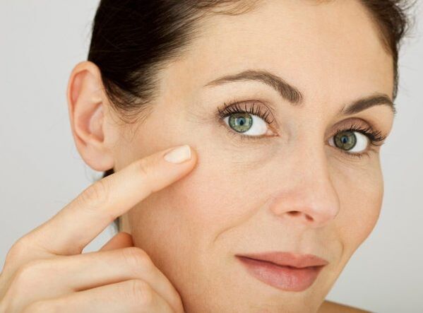 تهدف الإجراءات التجميلية بعد 45 عامًا إلى زيادة ترطيب البشرة